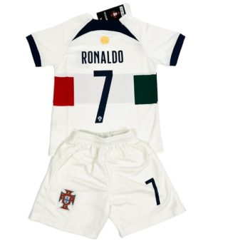 Portugal-Ronaldo-7-Kind-Uittenue-2022_2