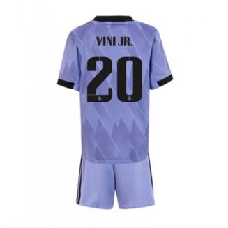 Real-Madrid-Vinicius-Junior-20-Kind-Uittenue-2022-23_3