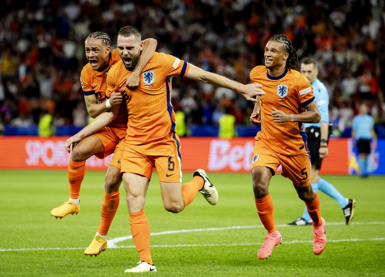 Nederland 2-1 Turkije schoof met succes door naar de halve finales